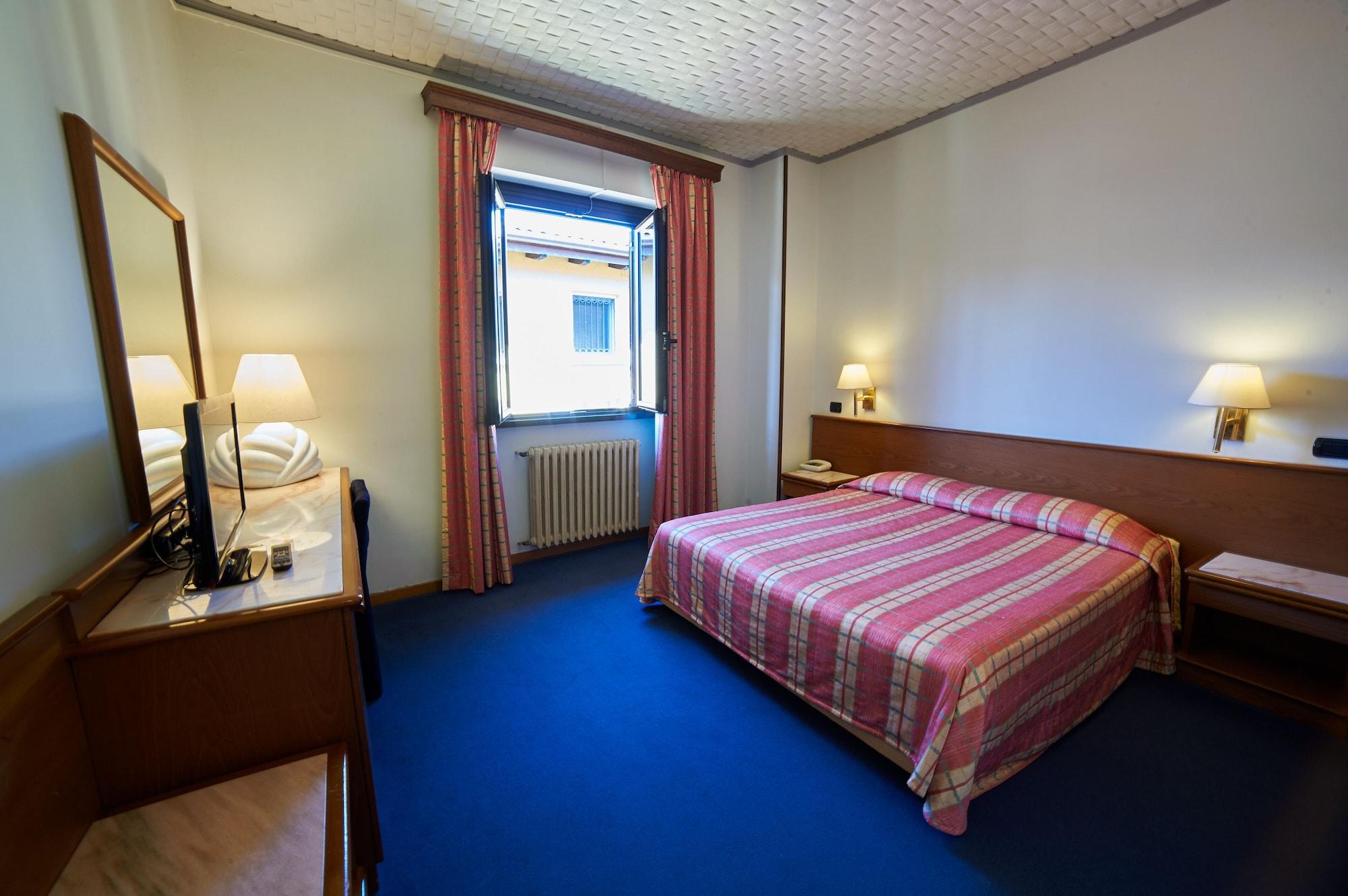 Hotel Giardino Арона Екстер'єр фото
