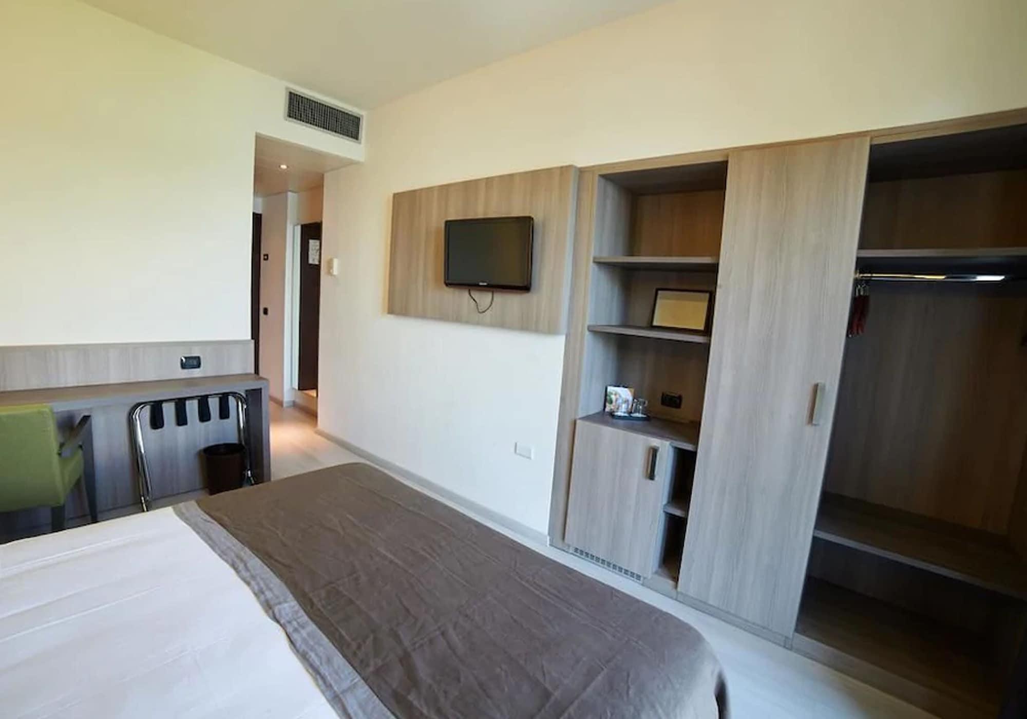 Hotel Giardino Арона Екстер'єр фото