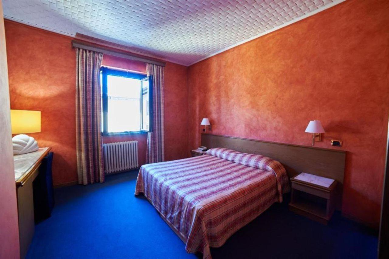 Hotel Giardino Арона Екстер'єр фото